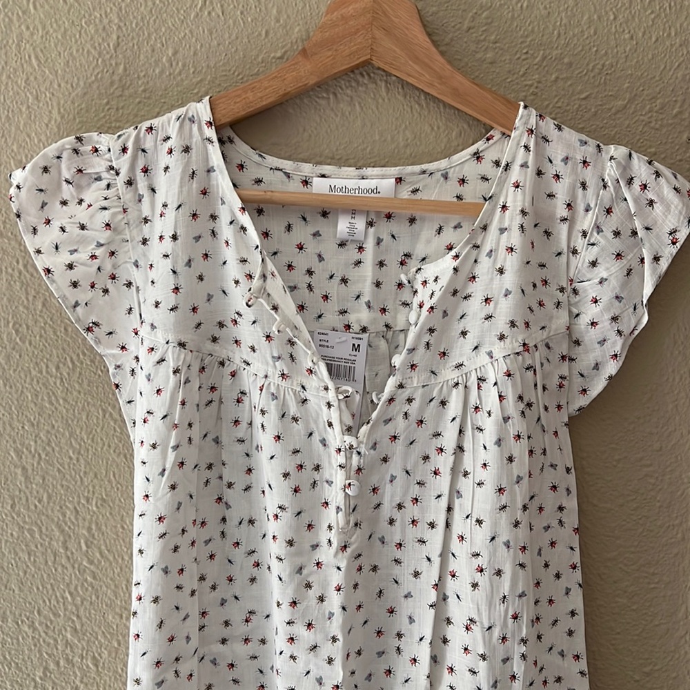 NWT, Motherhood Maternity blouse, M, flutter cap sleeves, tie in back